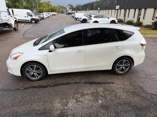 White 2014 Toyota Prius v Five