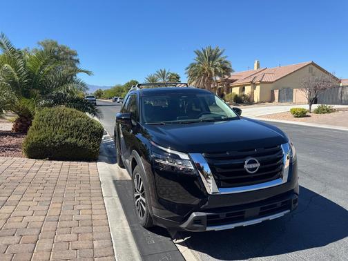 Black 2024 Nissan Pathfinder Platinum