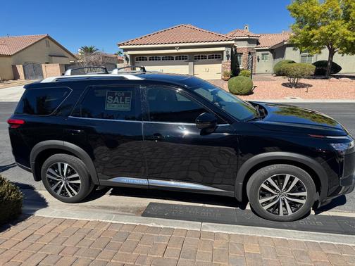 Black 2024 Nissan Pathfinder Platinum