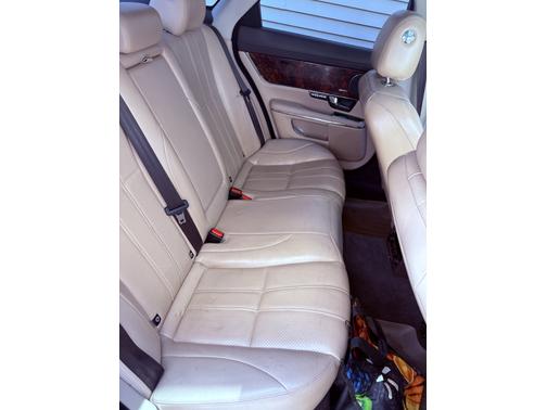 2013 Jaguar XJ Base