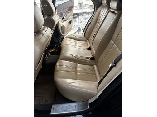 2013 Jaguar XJ Base