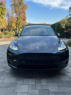 Gray 2024 Tesla Model Y RWD