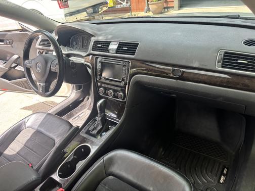 White 2015 Volkswagen Passat 2.0L TDI SEL Premium