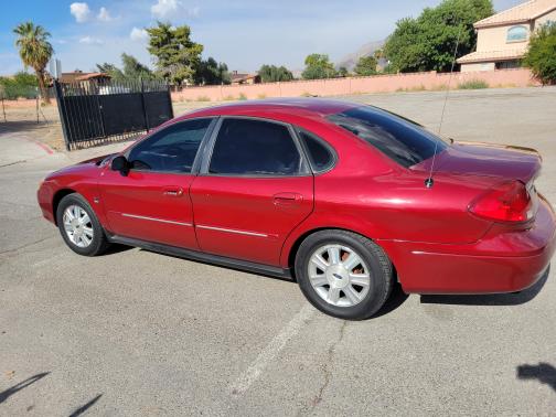 Red 2003 Ford Taurus SEL