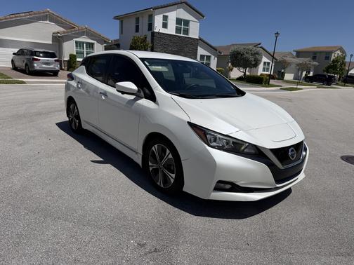 White 2020 Nissan Leaf SV