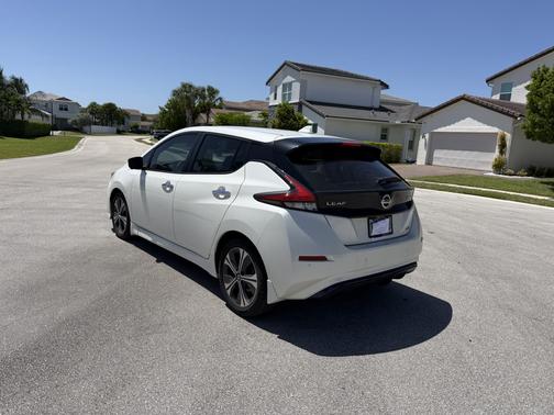 White 2020 Nissan Leaf SV
