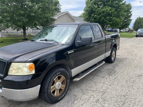 Black 2004 Ford F-150 XLT SuperCab