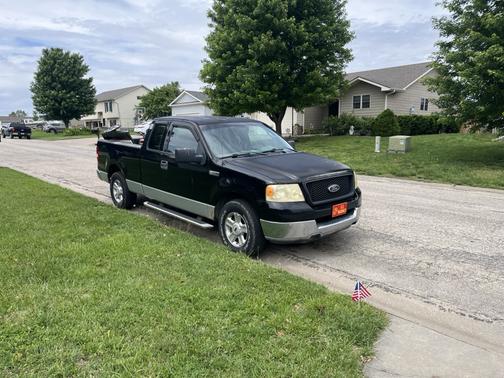 Black 2004 Ford F-150 XLT SuperCab