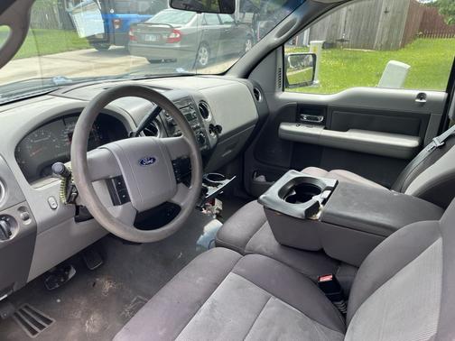 Black 2004 Ford F-150 XLT SuperCab