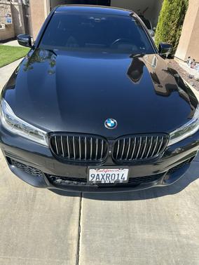 Black 2019 BMW 750 i