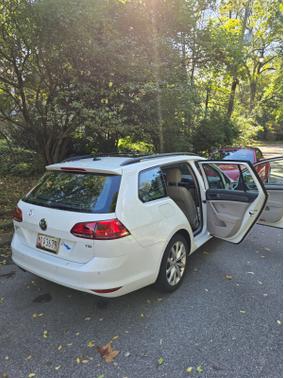 2016 Volkswagen Golf SportWagen TSI SE 4-Door