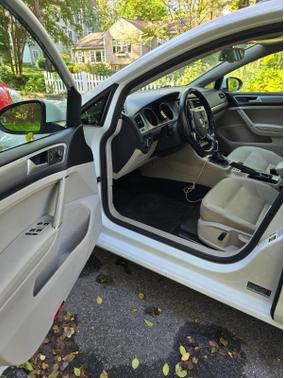 2016 Volkswagen Golf SportWagen TSI SE 4-Door