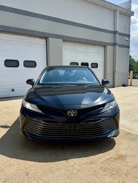 Black 2018 Toyota Camry XLE
