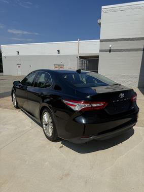 Black 2018 Toyota Camry XLE
