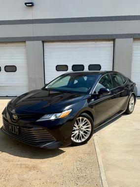 Black 2018 Toyota Camry XLE
