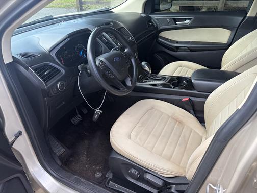Gold 2017 Ford Edge SE