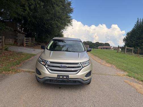 Gold 2017 Ford Edge SE