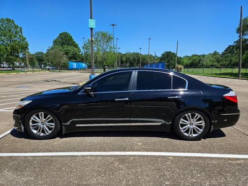Black 2011 Hyundai Genesis 4.6
