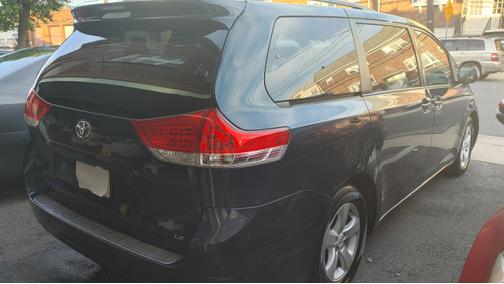2011 Toyota Sienna LE