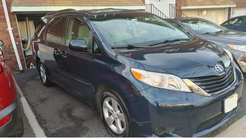 2011 Toyota Sienna LE