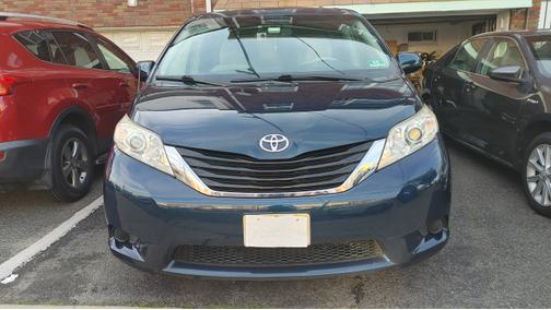2011 Toyota Sienna LE