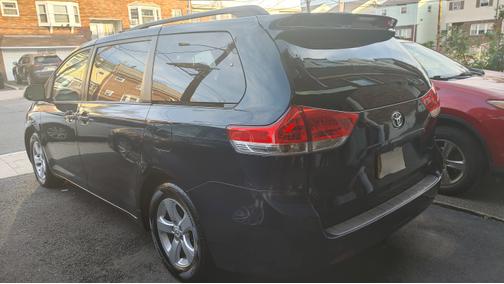 2011 Toyota Sienna LE