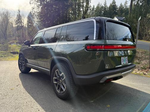 2025 Rivian R1S Adventure Dual-Motor Max Pack