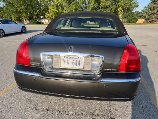 2005 Lincoln Town Car Signature