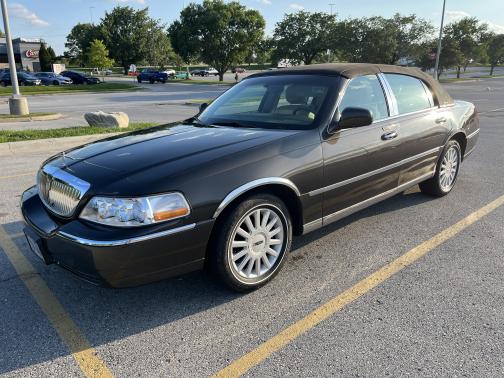 2005 Lincoln Town Car Signature