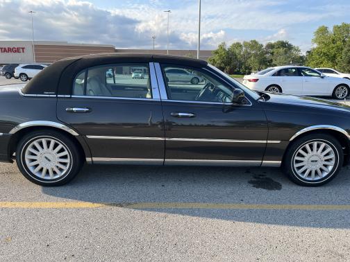 2005 Lincoln Town Car Signature
