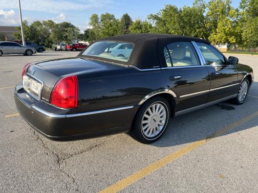 2005 Lincoln Town Car Signature