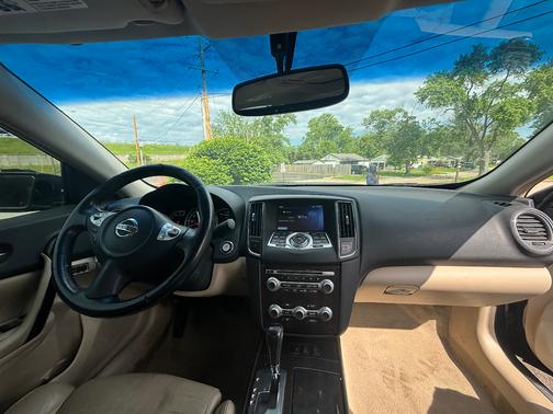 Brown 2014 Nissan Maxima SV