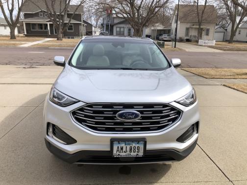 Photo 3 of 12 of 2019 Ford Edge Titanium
