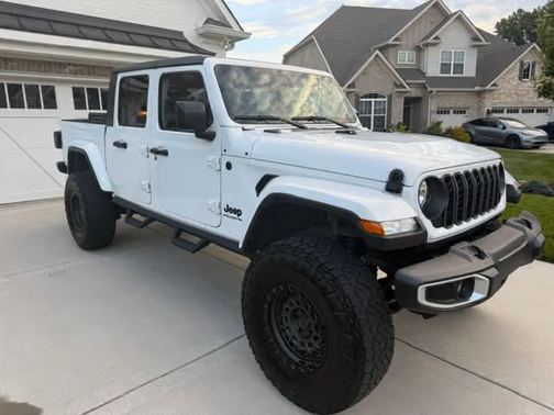 White 2024 Jeep Gladiator Sport S