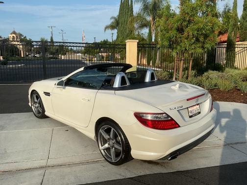 White 2015 Mercedes-Benz SLK-Class SLK 250