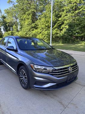 Gray 2019 Volkswagen Jetta 1.4T SE