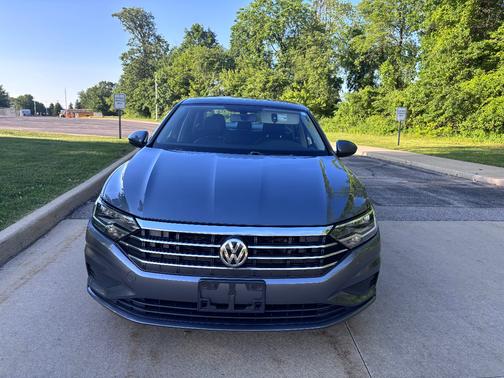 Gray 2019 Volkswagen Jetta 1.4T SE