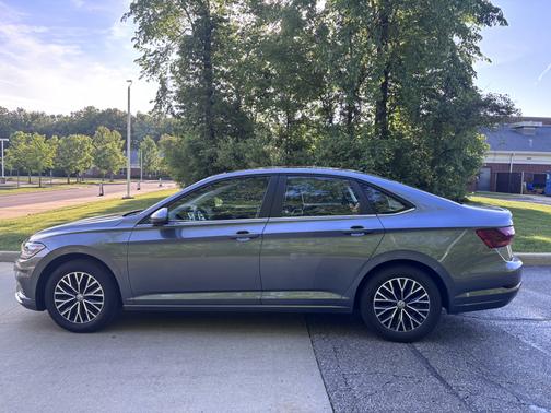Gray 2019 Volkswagen Jetta 1.4T SE