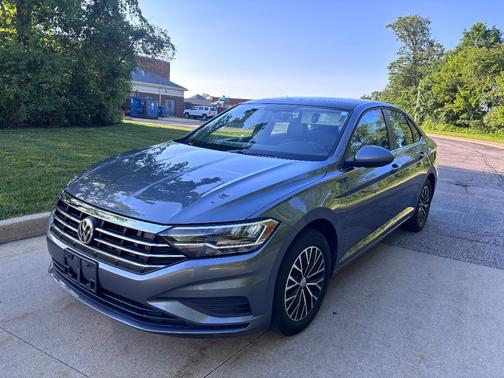 Gray 2019 Volkswagen Jetta 1.4T SE