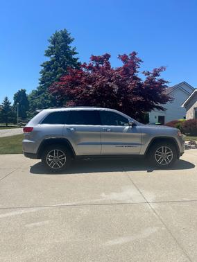Silver 2021 Jeep Grand Cherokee Limited