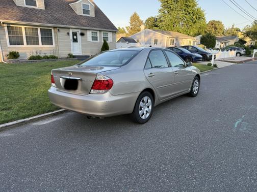 2005 Toyota Camry LE