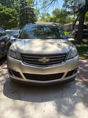 Beige 2015 Chevrolet Traverse 1LT