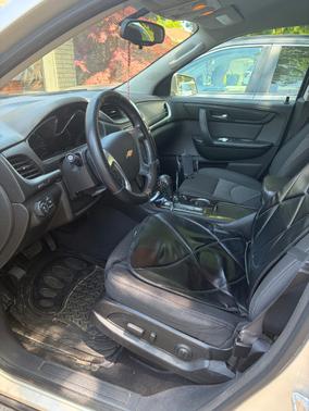 Beige 2015 Chevrolet Traverse 1LT