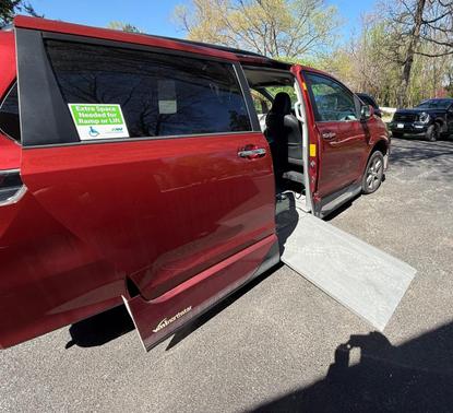 Red 2013 Toyota Sienna SE