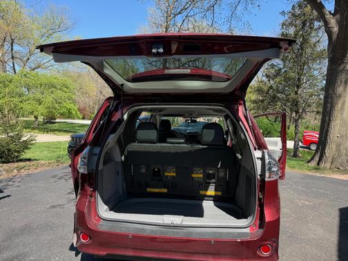 Red 2013 Toyota Sienna SE