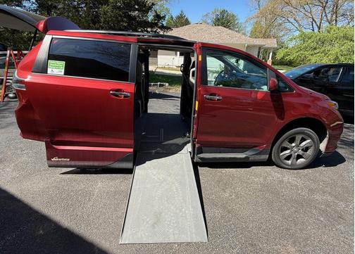 Red 2013 Toyota Sienna SE