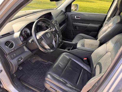 Silver 2015 Honda Pilot Touring
