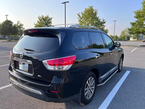 Black 2014 Nissan Pathfinder SL