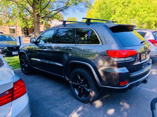 Photo 2 of 5 of 2015 Jeep Grand Cherokee Altitude
