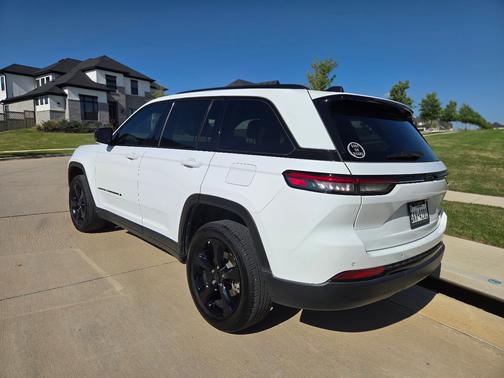 White 2023 Jeep Grand Cherokee Limited